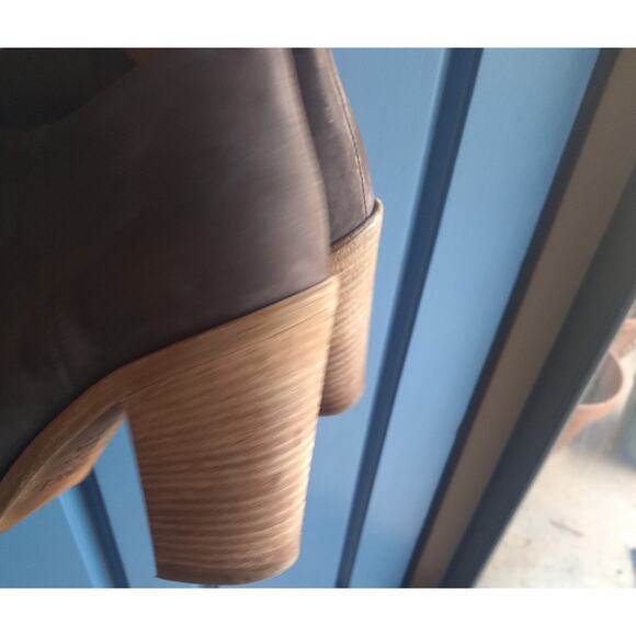 Vince Heeled Bootie. Shale gray. Size 8.5 - Picture 8 of 13